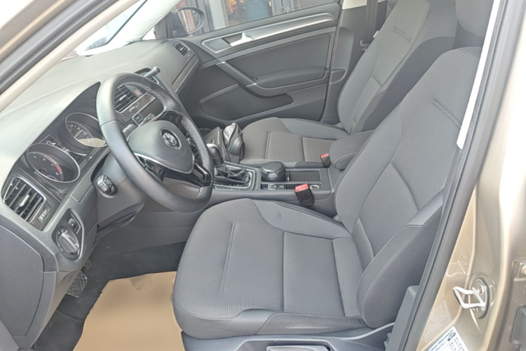 Volkswagen Golf 2017 car image #15