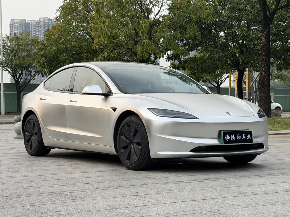 Tesla Model 3 2026 car image #3