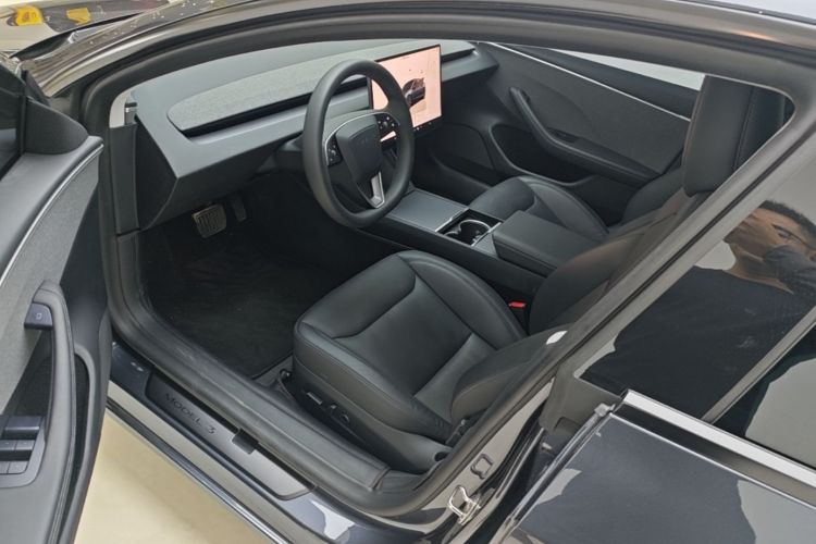 Tesla Model 3 2024 car image #16