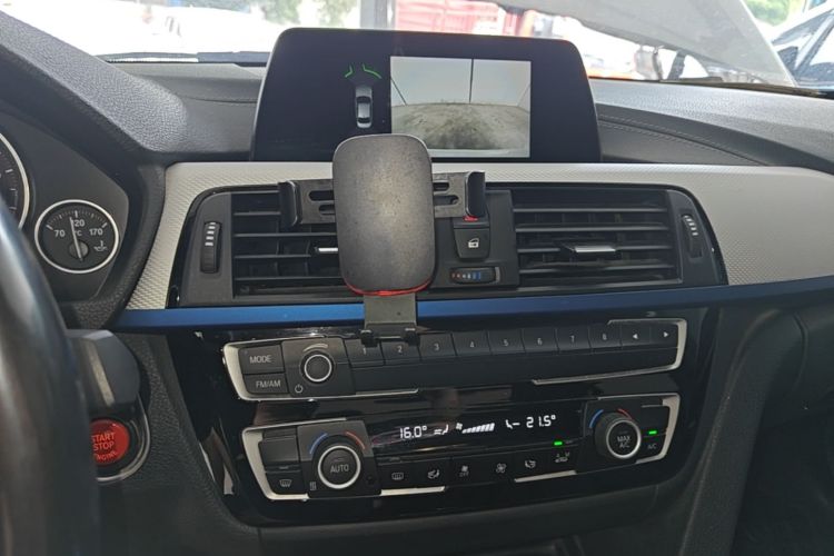 BMW 3 Series 2018 car image #13