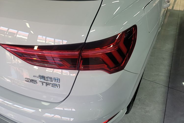Audi Q3 2021 car image #8