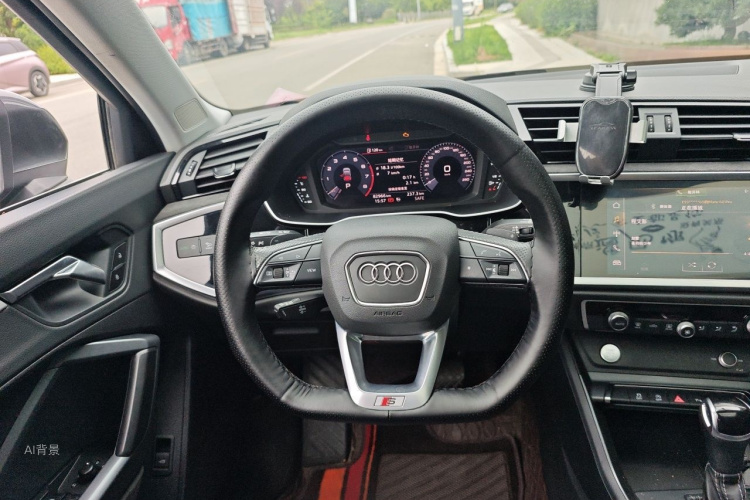 Audi Q3 2021 car image #12