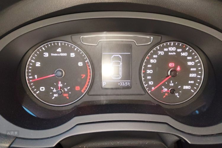 Audi Q3 2019 car image #13