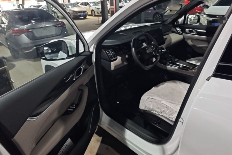 GEELY Boyue L 2026 car image #16