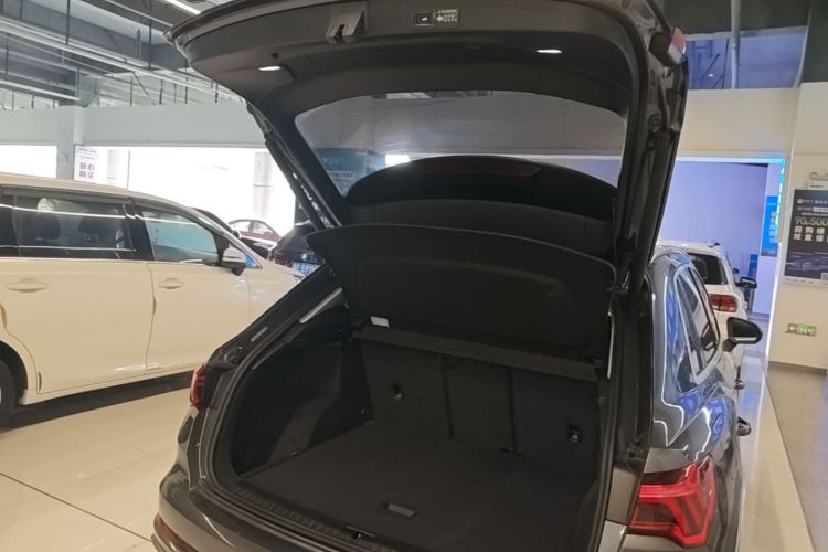 Audi Q3 2021 car image #19