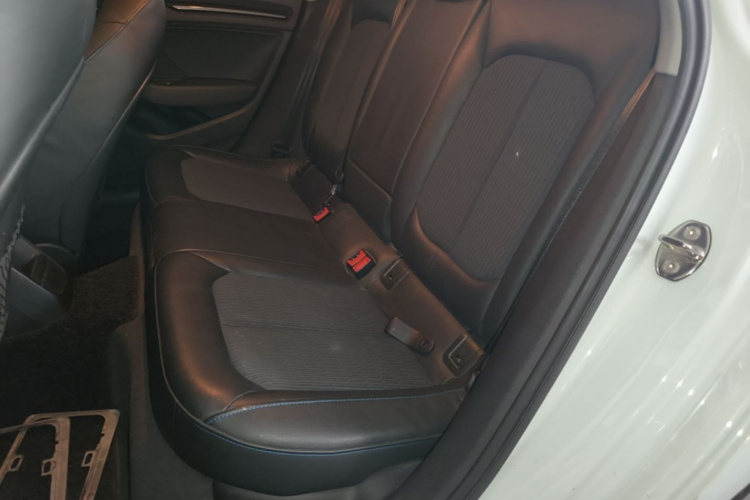 Audi A3 2018 car image #19