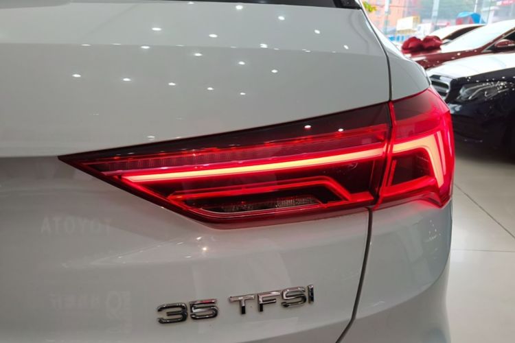 Audi Q3 2021 immagine di auto #8