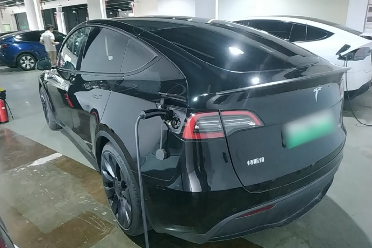 Tesla Model Y 2022 #5 Tesla Model Y 2022 car image #5