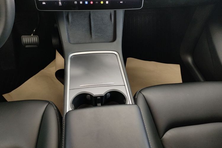Tesla Model Y 2023 #14 Tesla Model Y 2023 car image #14