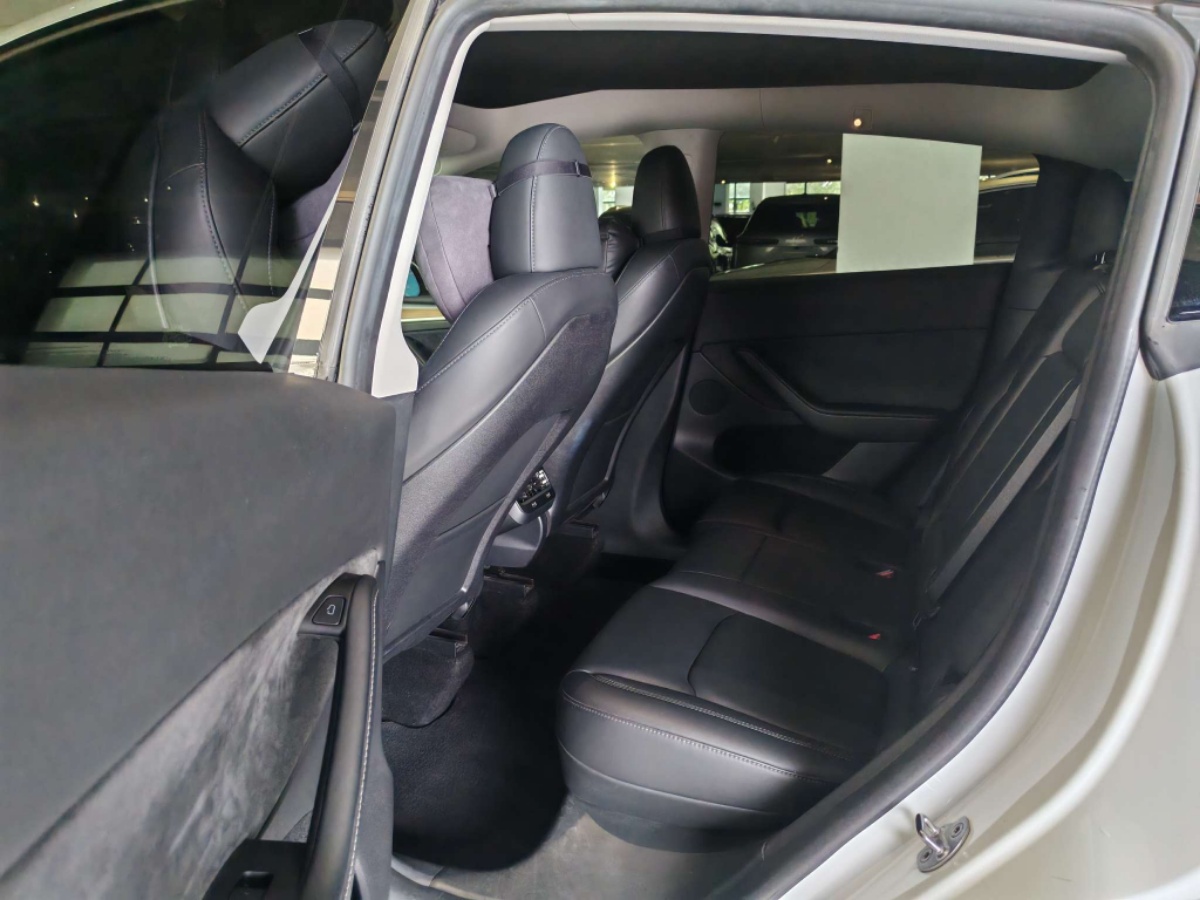 Tesla Model Y 2023 car image #5