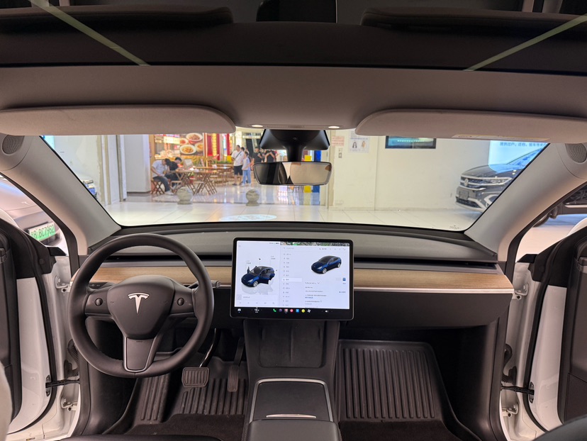 Tesla Model Y 2023 #5 Tesla Model Y 2023 car image #5