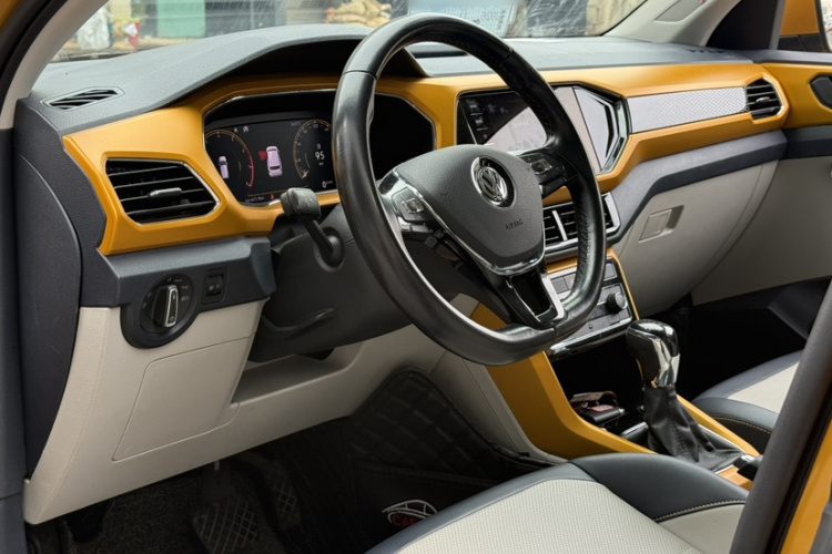 Volkswagen T-Cross 2019 #11 Volkswagen T-Cross 2019 car image #11