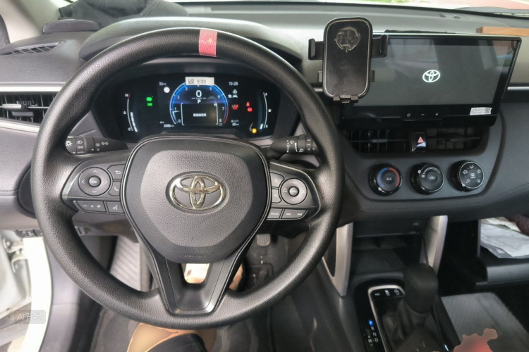 Toyota Corolla Cross 2024 immagine di auto #12