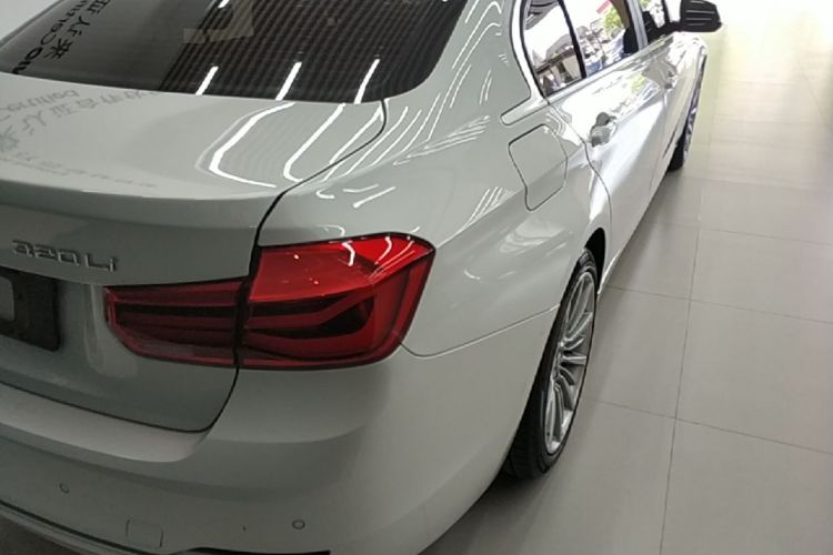 BMW 3 Series 2018 car image #8