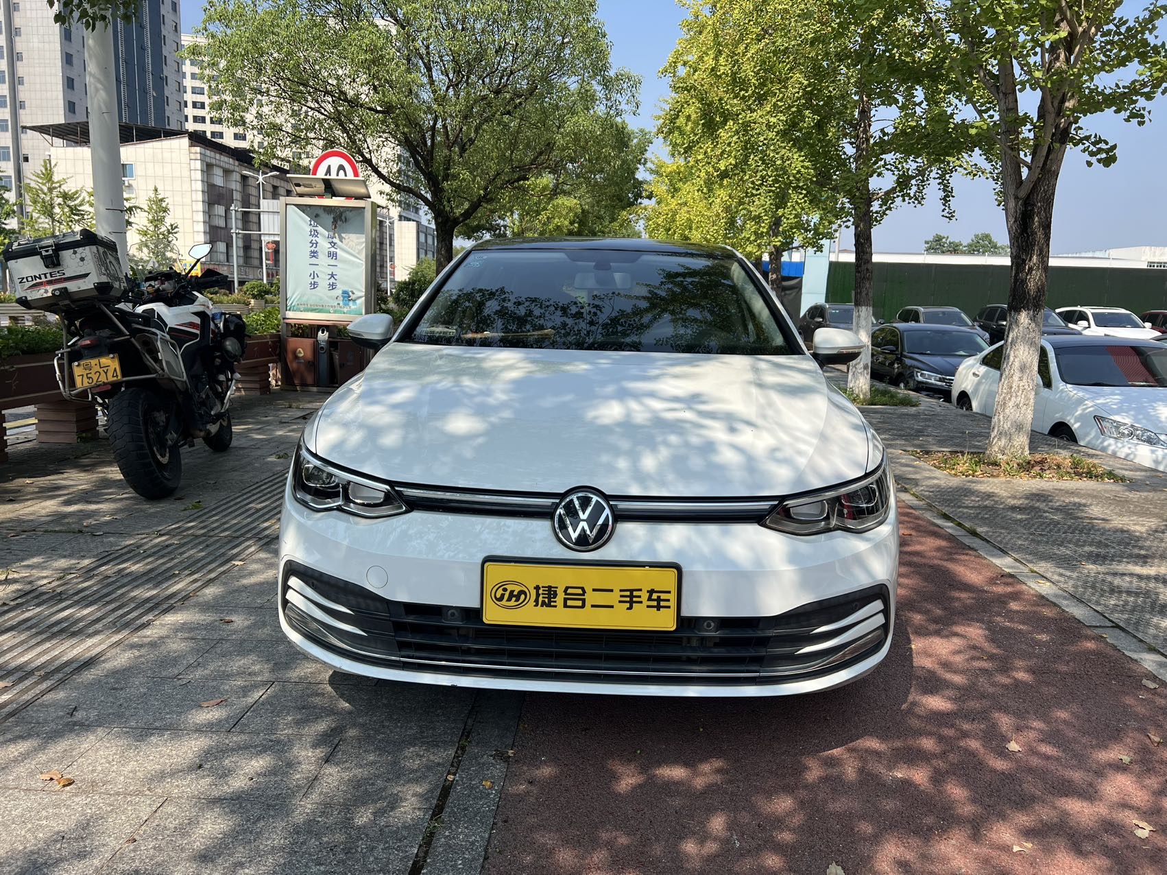 Volkswagen Golf 2020 car image #2