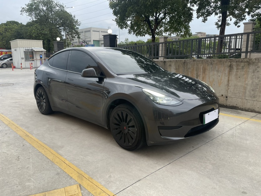 Tesla Model Y 2023 car image #3