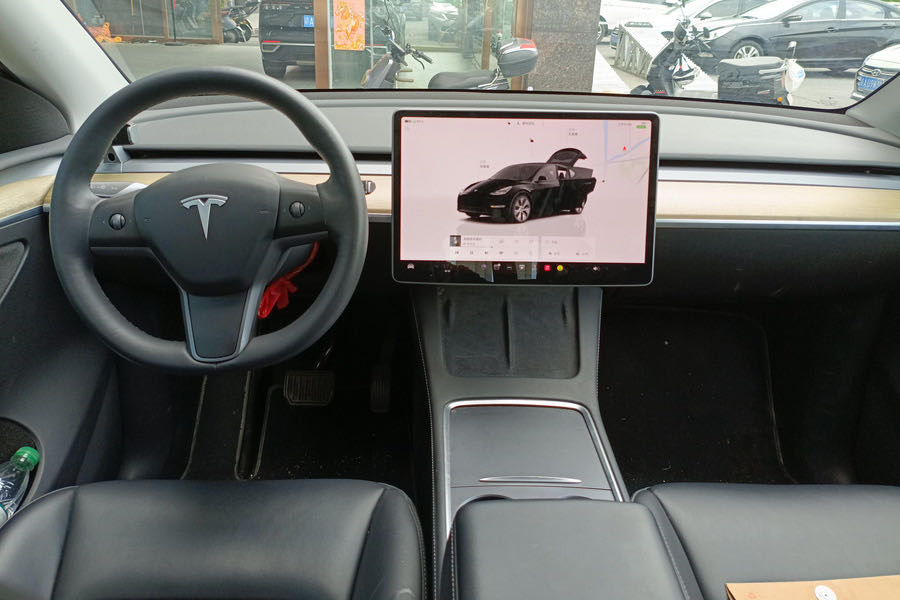 Tesla Model Y 2022 #4 Tesla Model Y 2022 car image #4