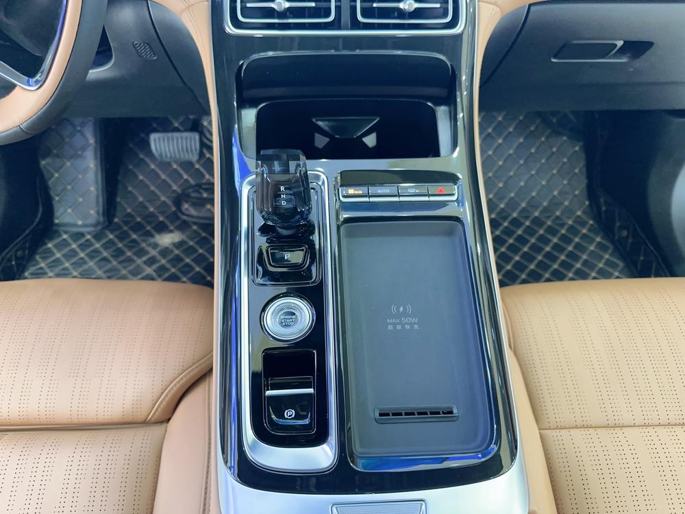 GEELY Boyue L 2025 car image #16