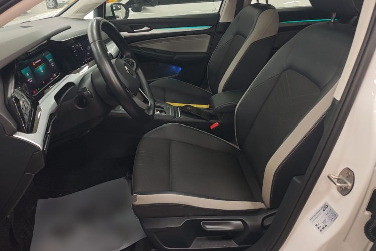 Volkswagen Golf 2021 car image #15