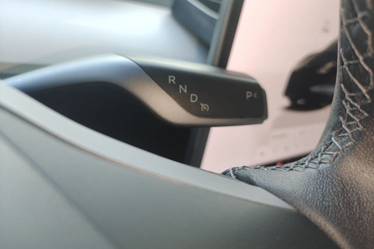 Tesla Model Y 2023 car image #15