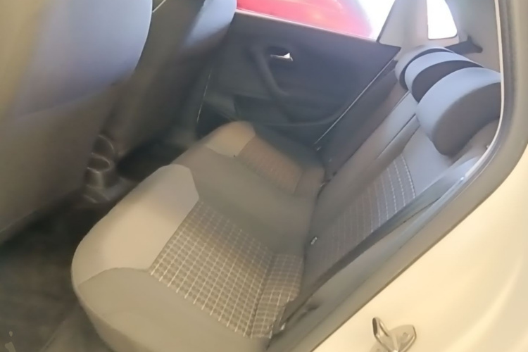 Volkswagen Polo 2018 car image #17