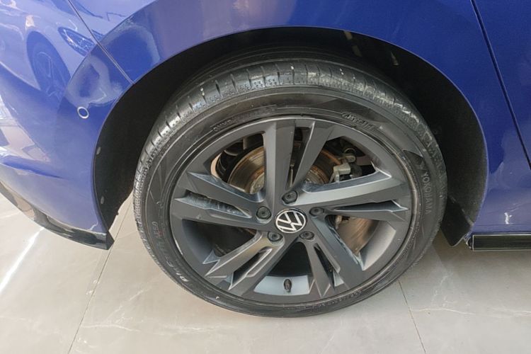 Volkswagen Golf 2021 car image #10