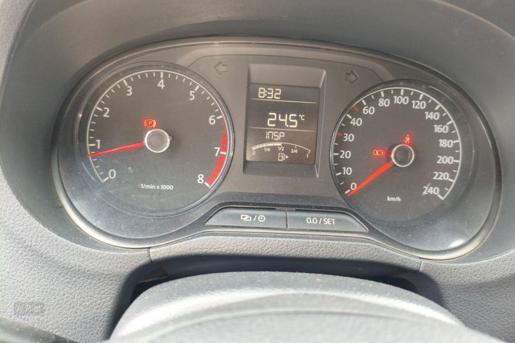 Volkswagen Polo 2015 car image #13