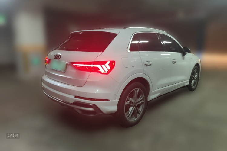 Audi Q3 2022 car image #7