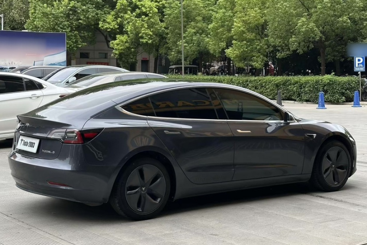 Tesla Model 3 2022 immagine di auto #7