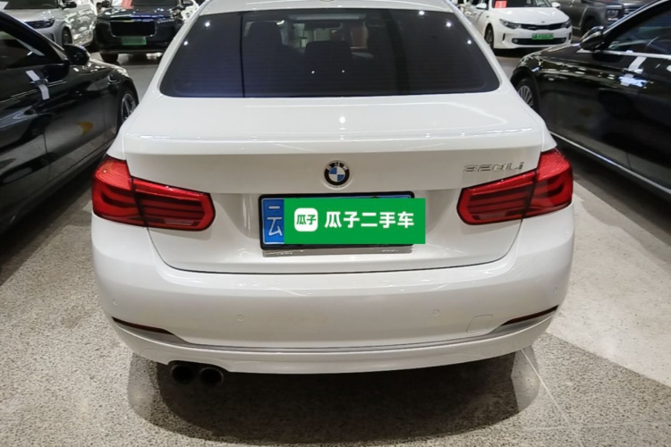 BMW 3 Series 2019 car image #6