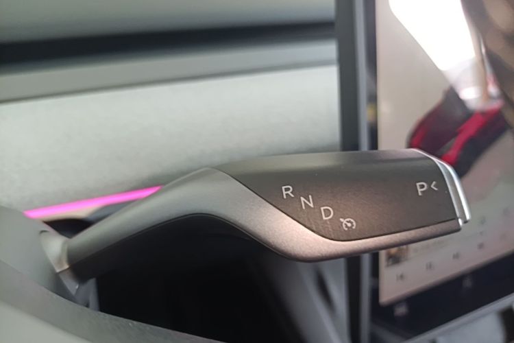 Tesla Model Y 2024 #14 Tesla Model Y 2024 car image #14