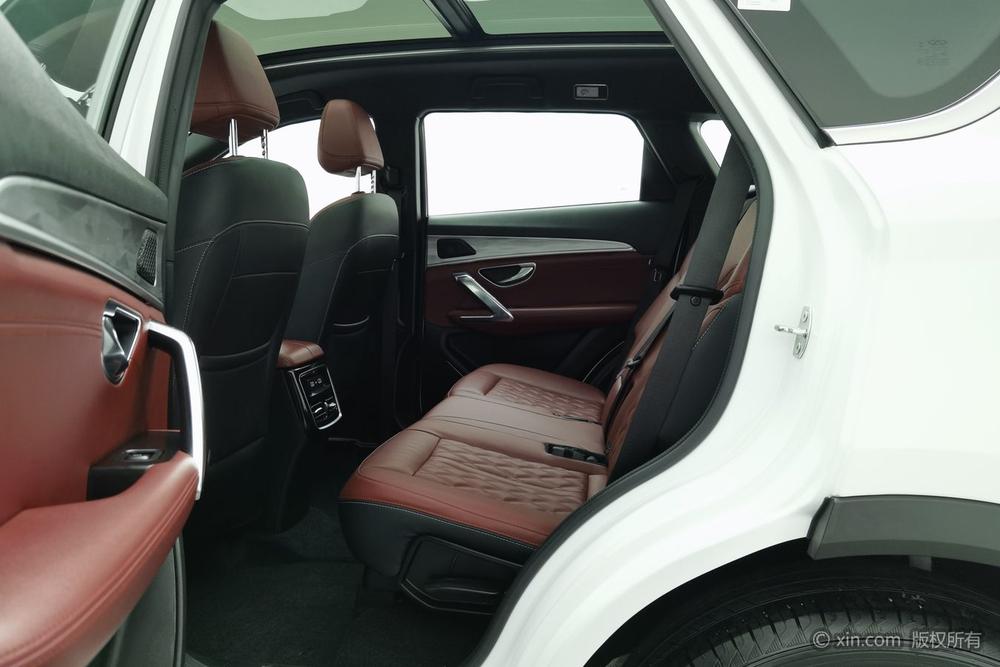 Jetour X70 PLUS 2023 car image #18