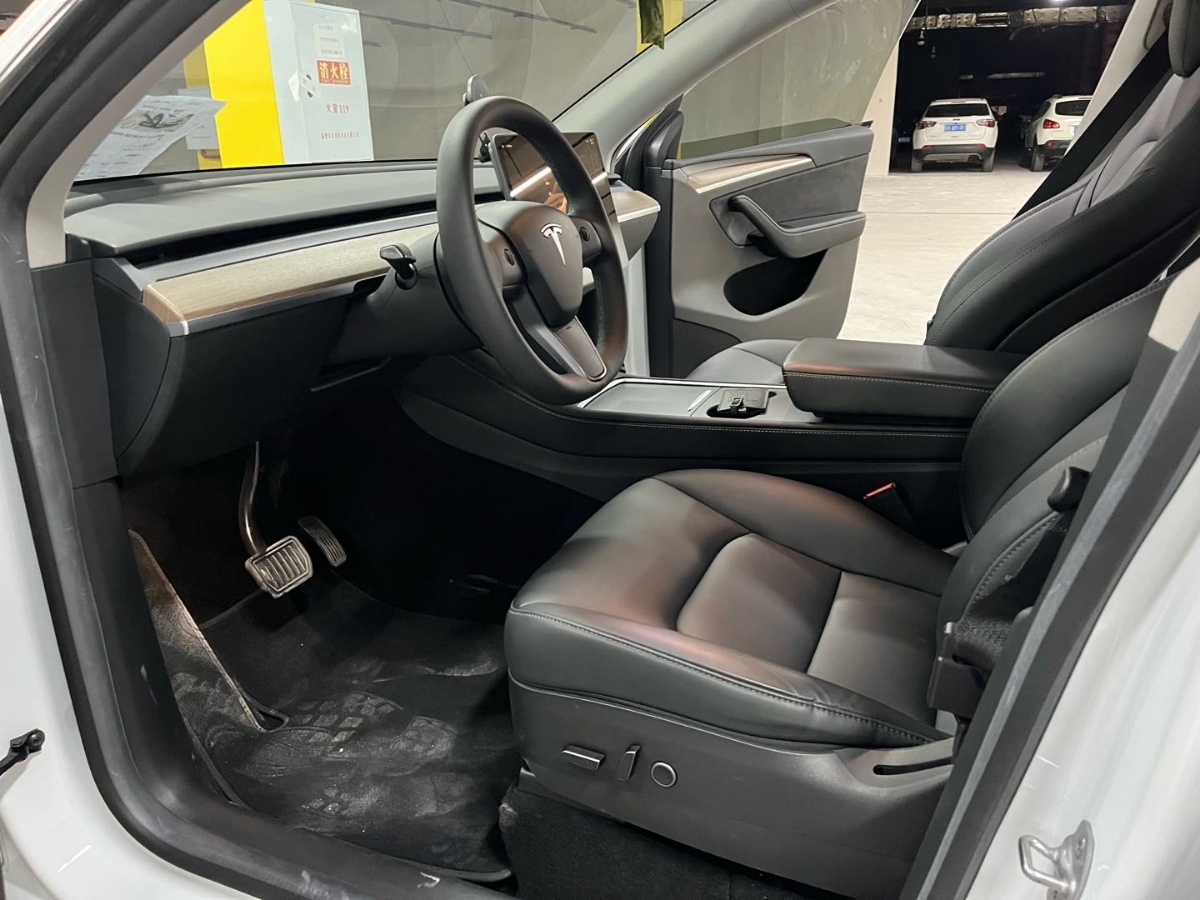 Tesla Model Y 2023 #6 Tesla Model Y 2023 car image #6