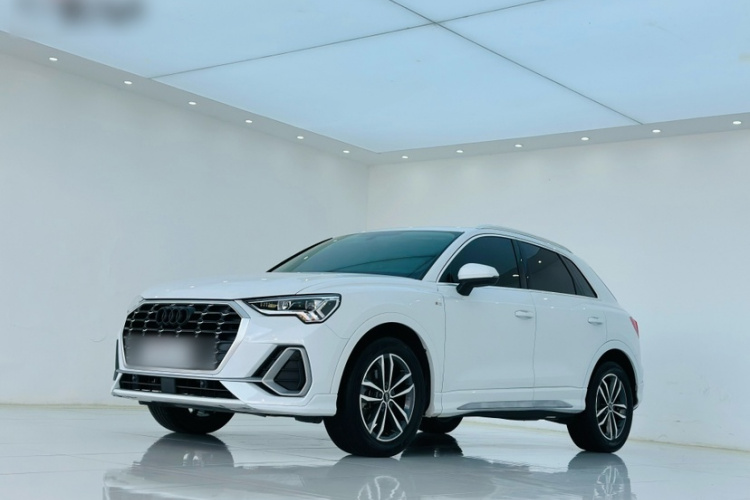 Audi Q3 2022 car image #2