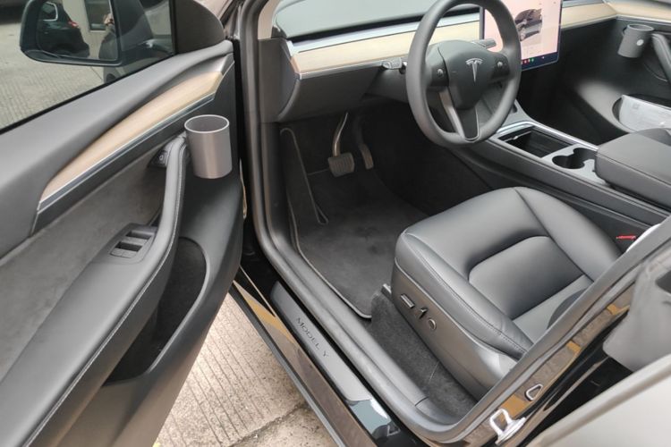 Tesla Model Y 2022 #12 Tesla Model Y 2022 car image #12