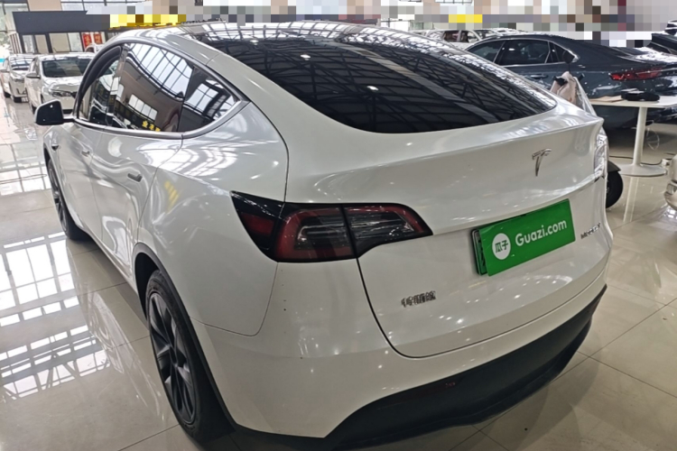 Tesla Model Y 2024 #5 Tesla Model Y 2024 car image #5