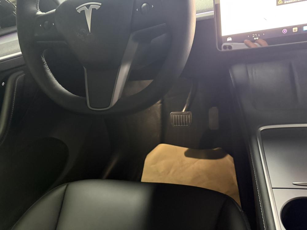 Tesla Model Y 2024 car image #8