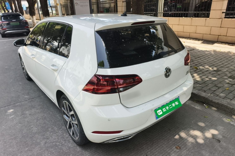 Volkswagen Golf 2020 car image #7