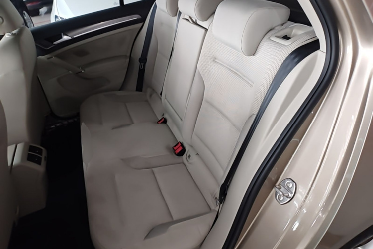 Volkswagen Golf 2015 car image #17