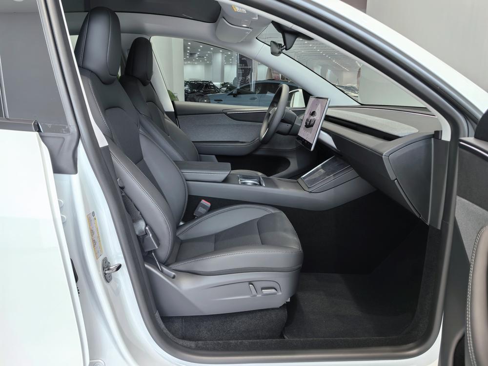 Tesla Model Y 2026 #15 Tesla Model Y 2026 immagine di auto #15