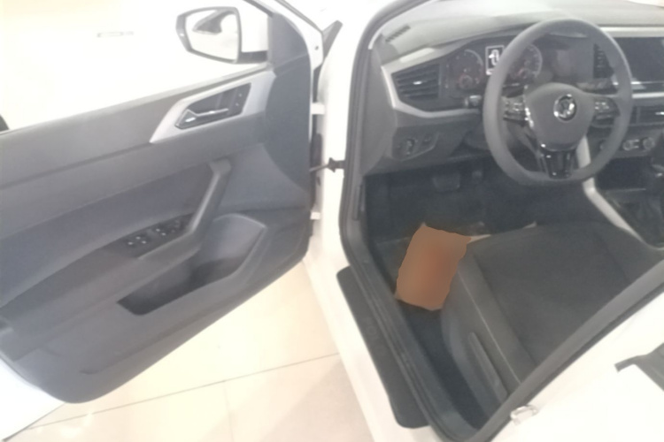 Volkswagen Polo 2023 immagine di auto #16