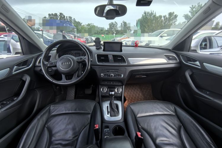 Audi Q3 2015 car image #10