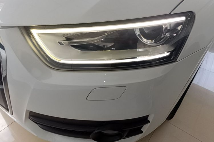 Audi Q3 2016 car image #23