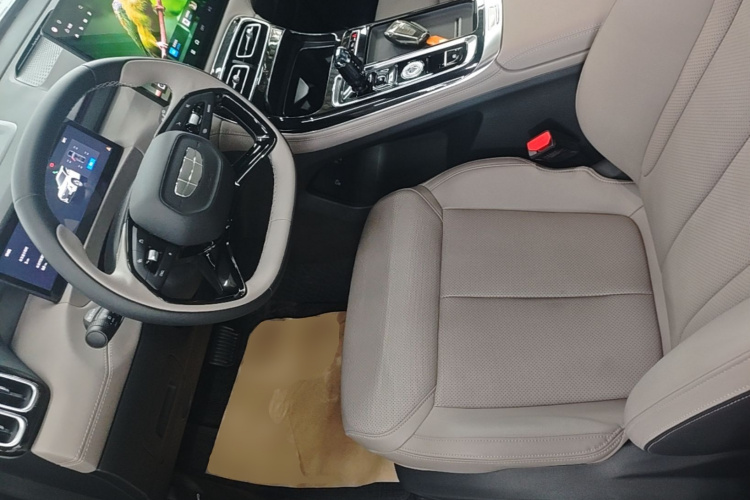 GEELY Boyue L 2025 car image #16