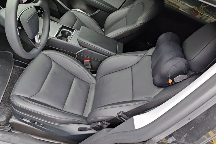 Tesla Model Y 2025 #15 Tesla Model Y 2025 car image #15
