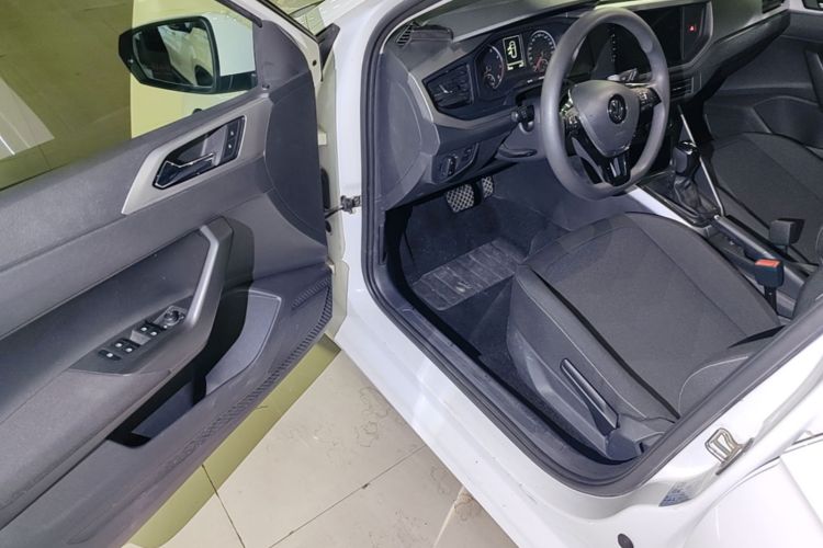 Volkswagen Polo 2021 car image #16