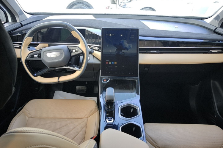 GEELY Boyue L 2022 car image #10