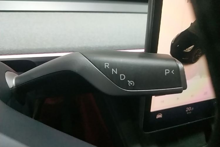 Tesla Model Y 2024 car image #14
