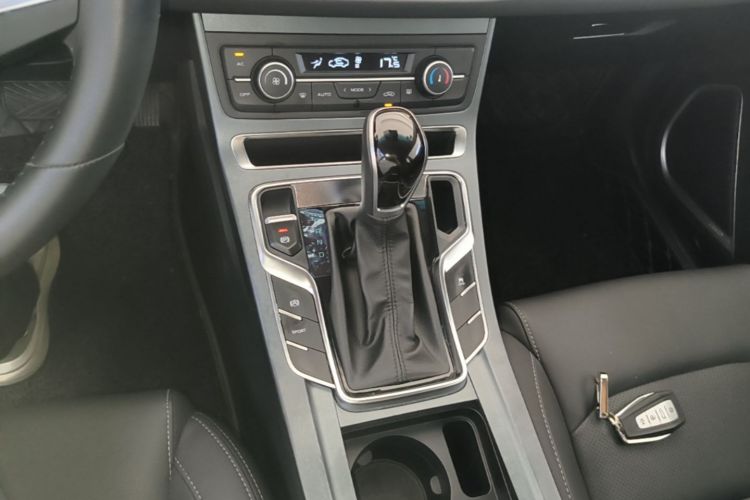GEELY Emgrand 2020 #14 GEELY Emgrand 2020 car image #14