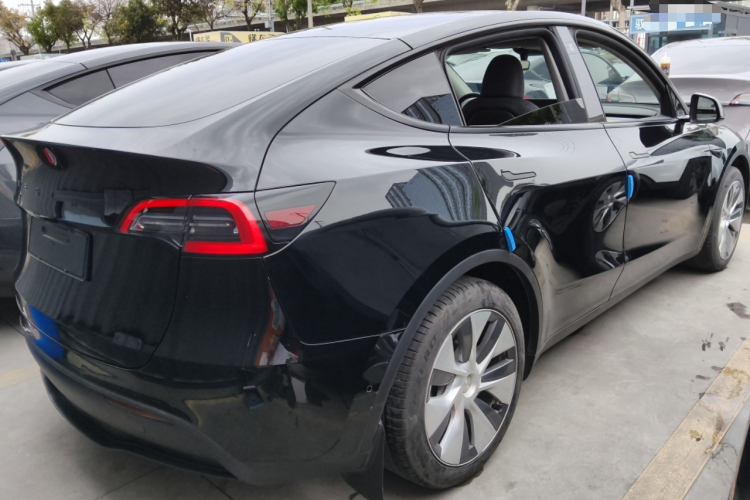 Tesla Model Y 2023 #6 Tesla Model Y 2023 car image #6